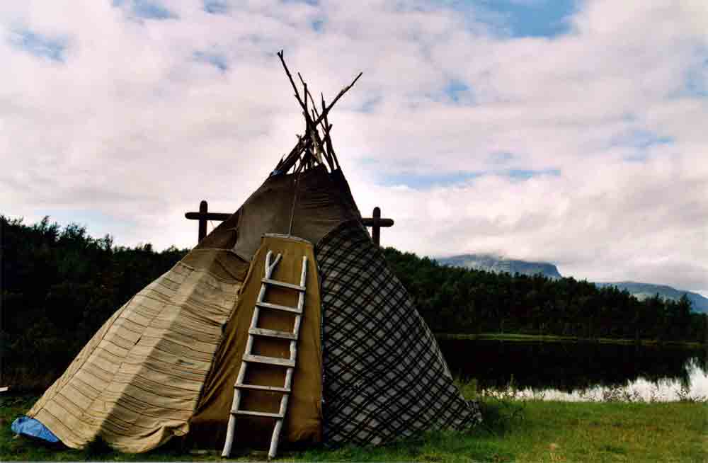 141 - Noruega - tienda tipica sami o lapona - 2001